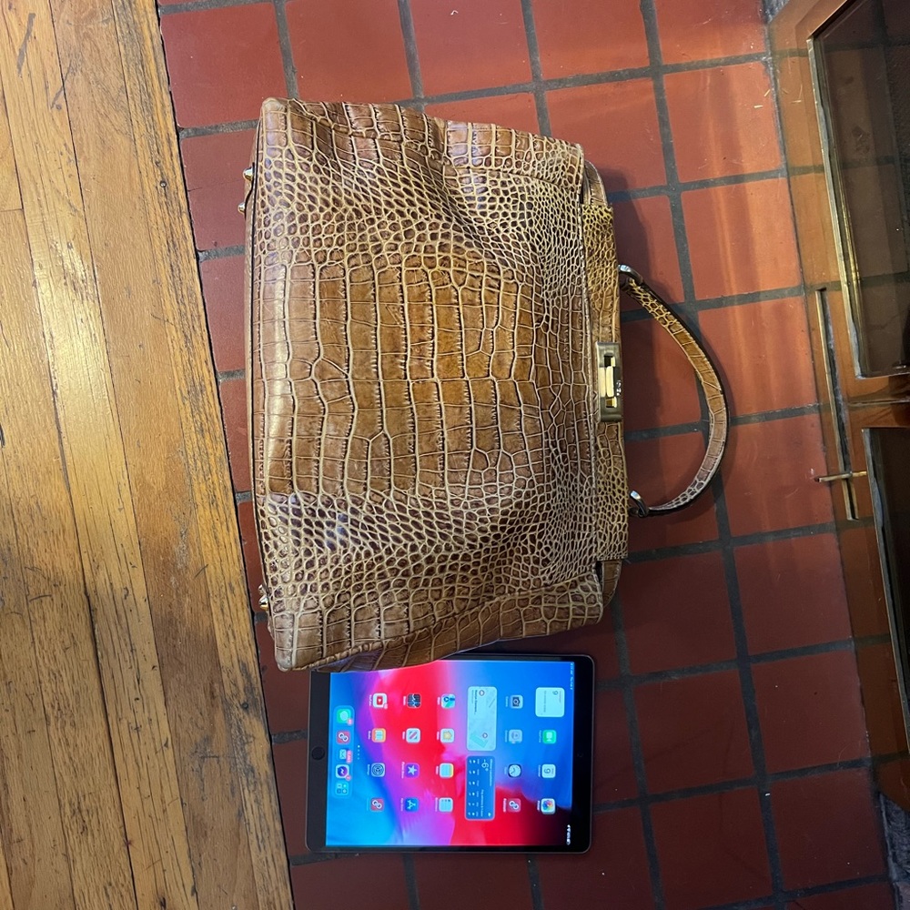 Authentic Fendi Peekaboo bag in good condition